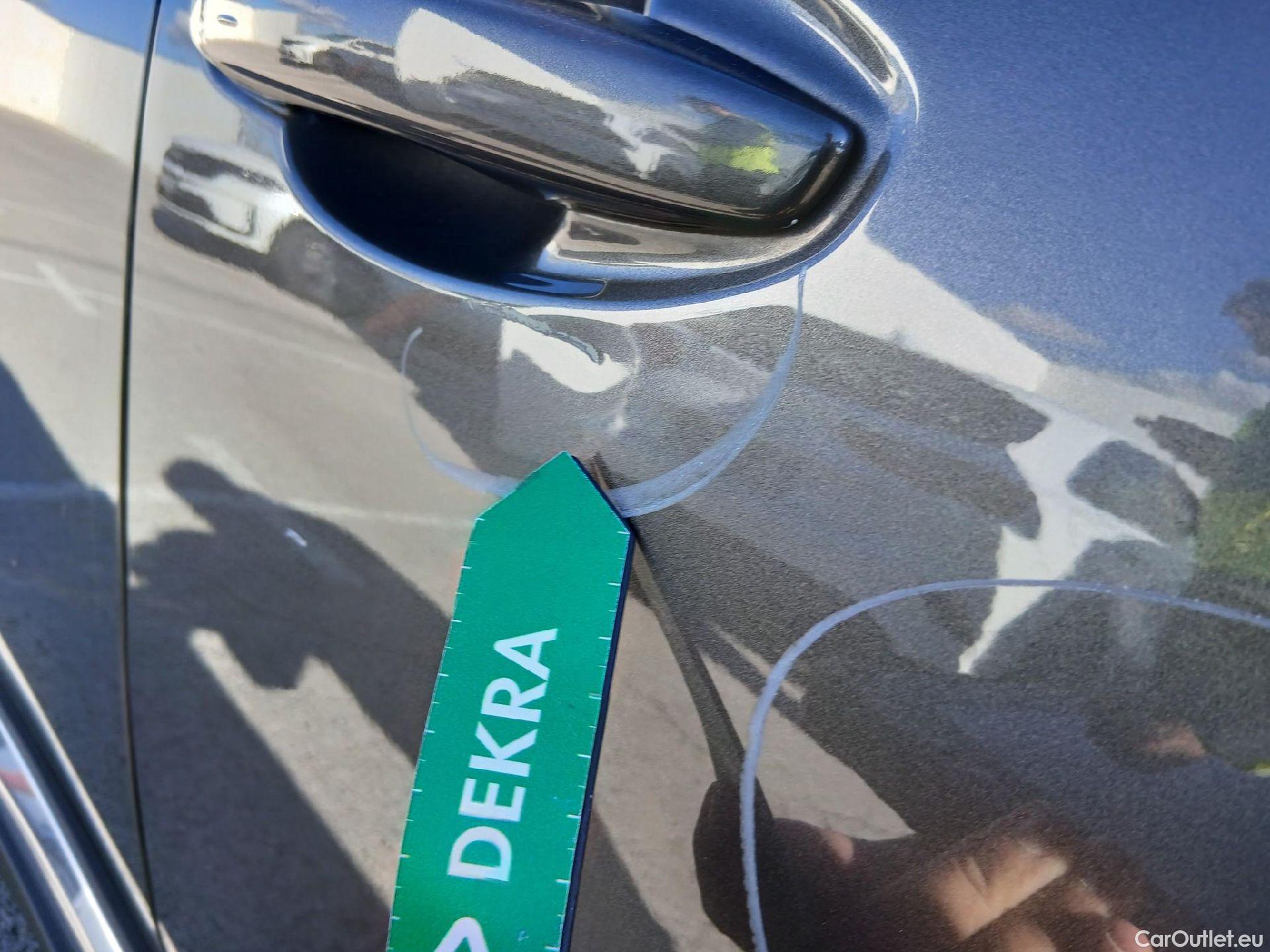  Peugeot  3008 PEUGEOT  Hybrid / 2020 / 5P / todoterreno 225 e-EAT8 Allure (AC2) #40