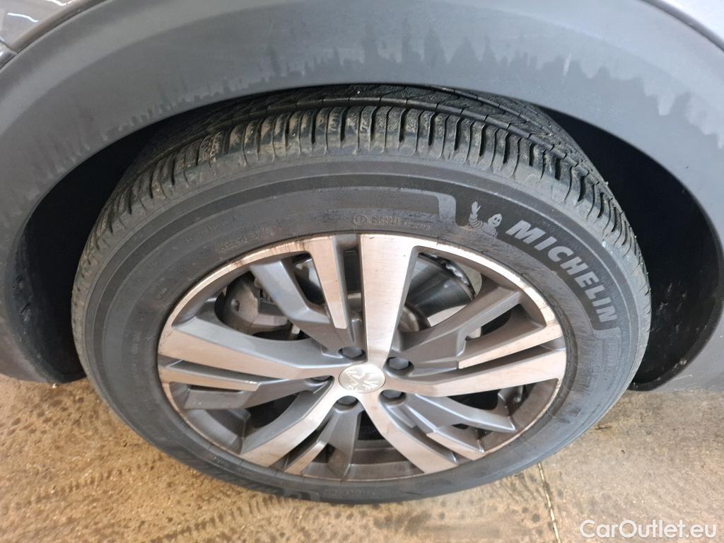  Peugeot  3008 PEUGEOT  / 2020 / 5P / SUV 1.6 HYBRID 225 E-EAT8 Allure #3