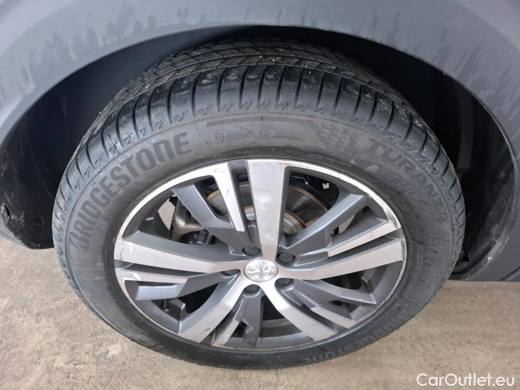  Peugeot  3008 PEUGEOT  / 2020 / 5P / SUV 1.6 HYBRID 225 E-EAT8 Allure #10