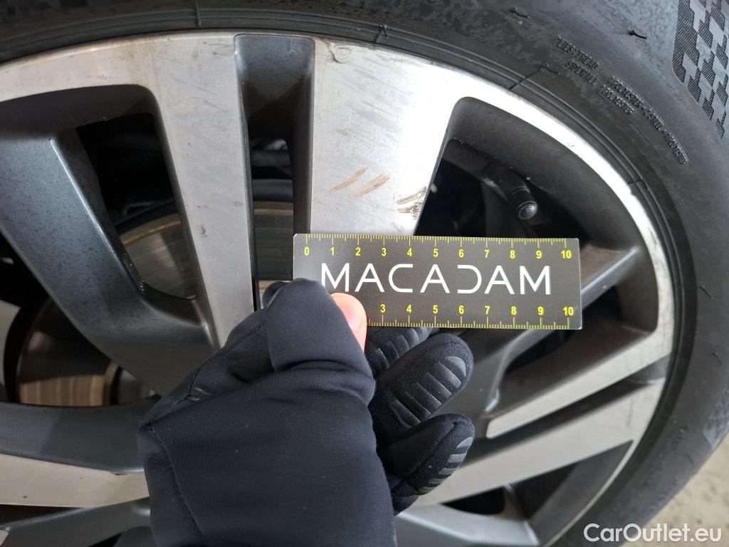  Peugeot  3008 PEUGEOT  / 2020 / 5P / SUV 1.6 HYBRID 225 E-EAT8 Allure #8