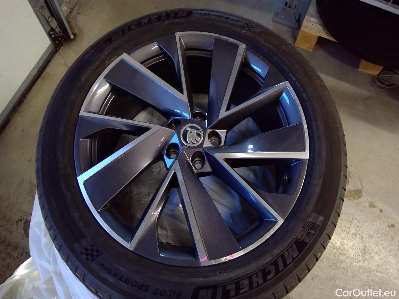  Skoda  ENYAQ  iV80 Sportline 5d #1