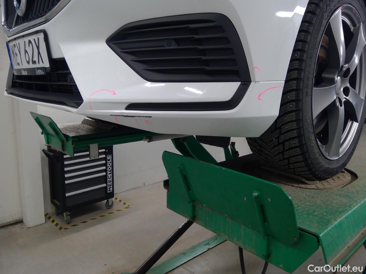  Volvo  V60  T8 Momentum Edition Aut. #2