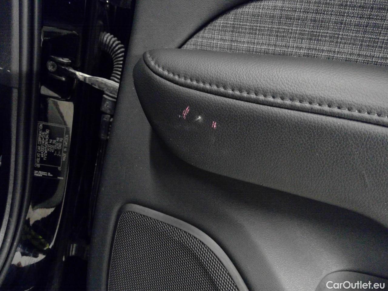  Volvo  V60  T6 350 Ins.Ex.Rec. AWD Aut #46