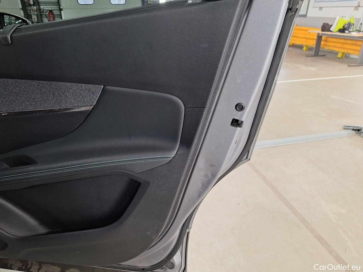  Peugeot  5008 Peugeot,  FL'20, Peugeot  1.5 BlueHDi 96kW S&S EAT8 Allure Pack #38