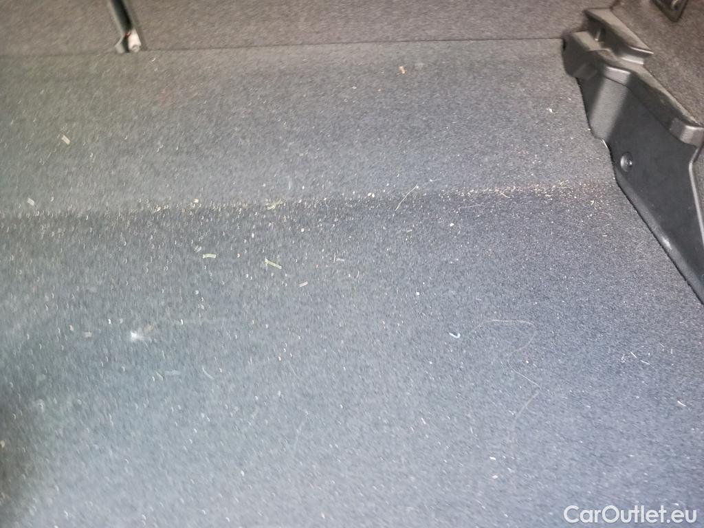  Audi  Q2 AUDI  / 2016 / 5P / todoterreno Design 30 TDI 85kW (116CV) #21