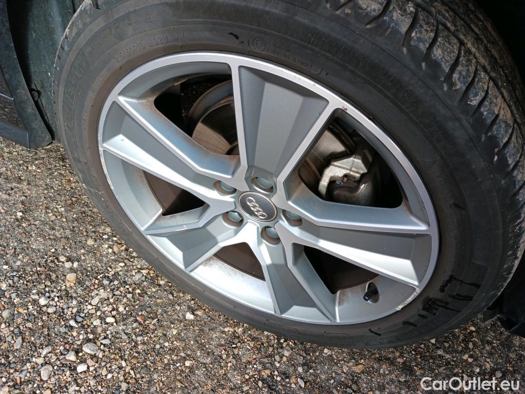  Audi  Q2 AUDI  / 2016 / 5P / todoterreno Design 30 TDI 85kW (116CV) #3