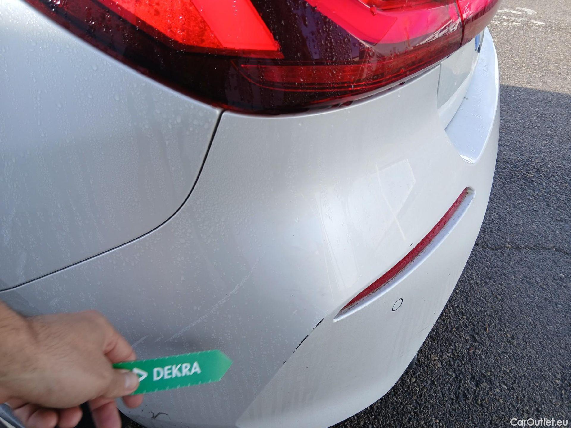  Bmw  Serie 1 BMW  / 2019 / 5P / berlina con portón 118i #17