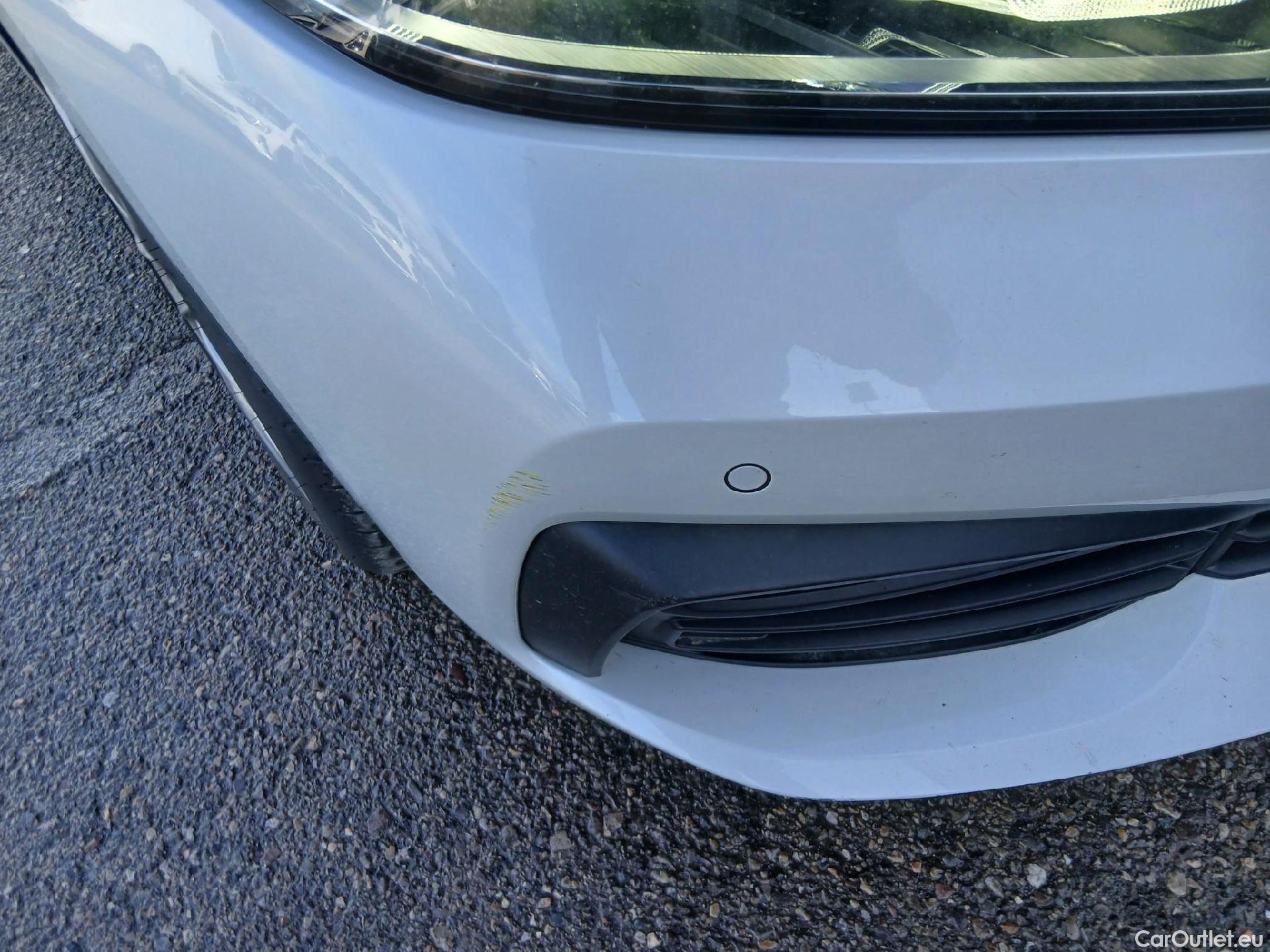  Bmw  Serie 1 BMW  / 2019 / 5P / berlina con portón 118i #4