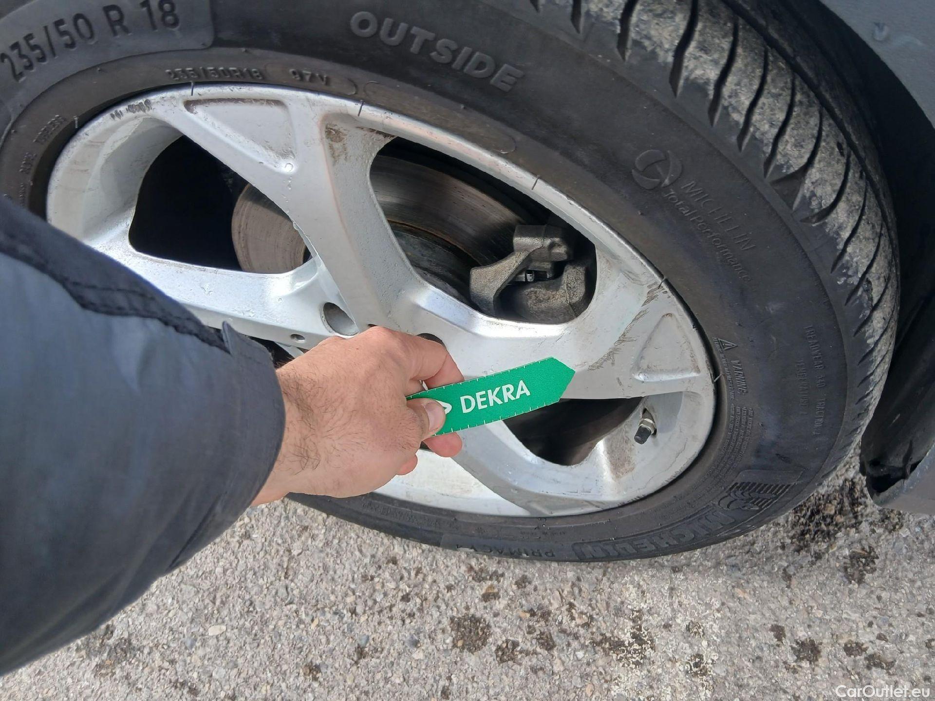  Mercedes  GLA MERCEDES-BENZ Clase  / 2017 / 5P / todoterreno  200 d #16