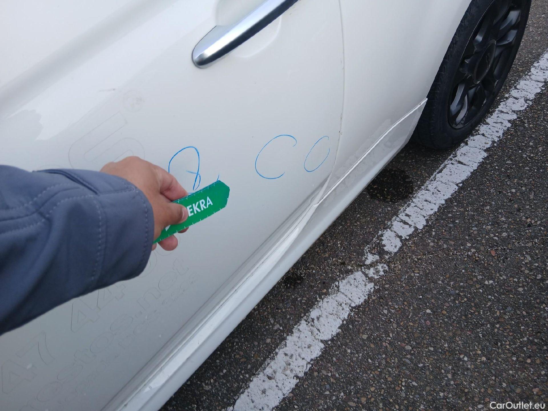  Fiat  500 FIAT  / 2015 / 3P / berlina con portón Connect 1.0 Hybrid 51KW (70 CV) #12