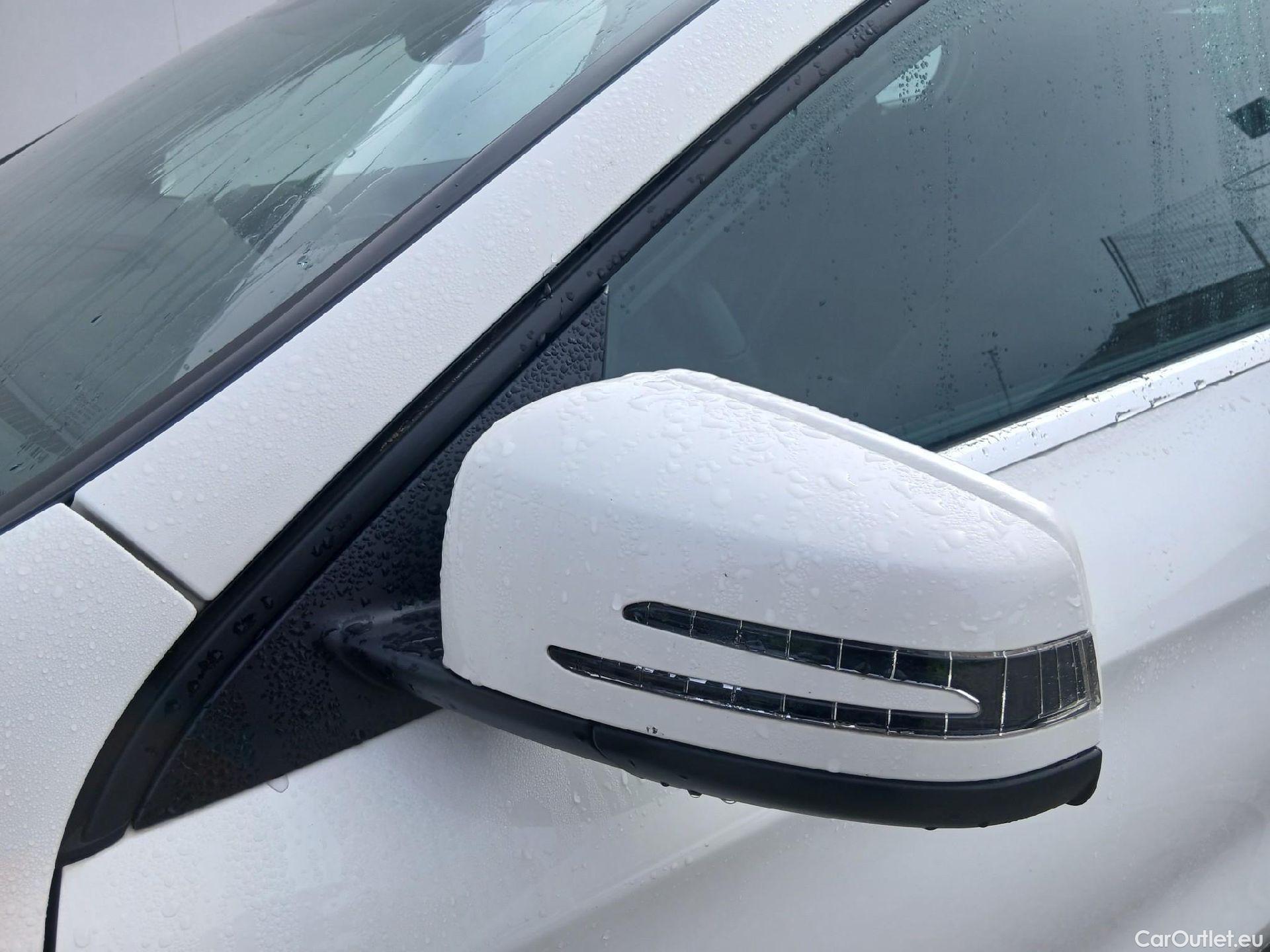  Mercedes  GLA MERCEDES-BENZ Clase  / 2017 / 5P / todoterreno  200 d #8