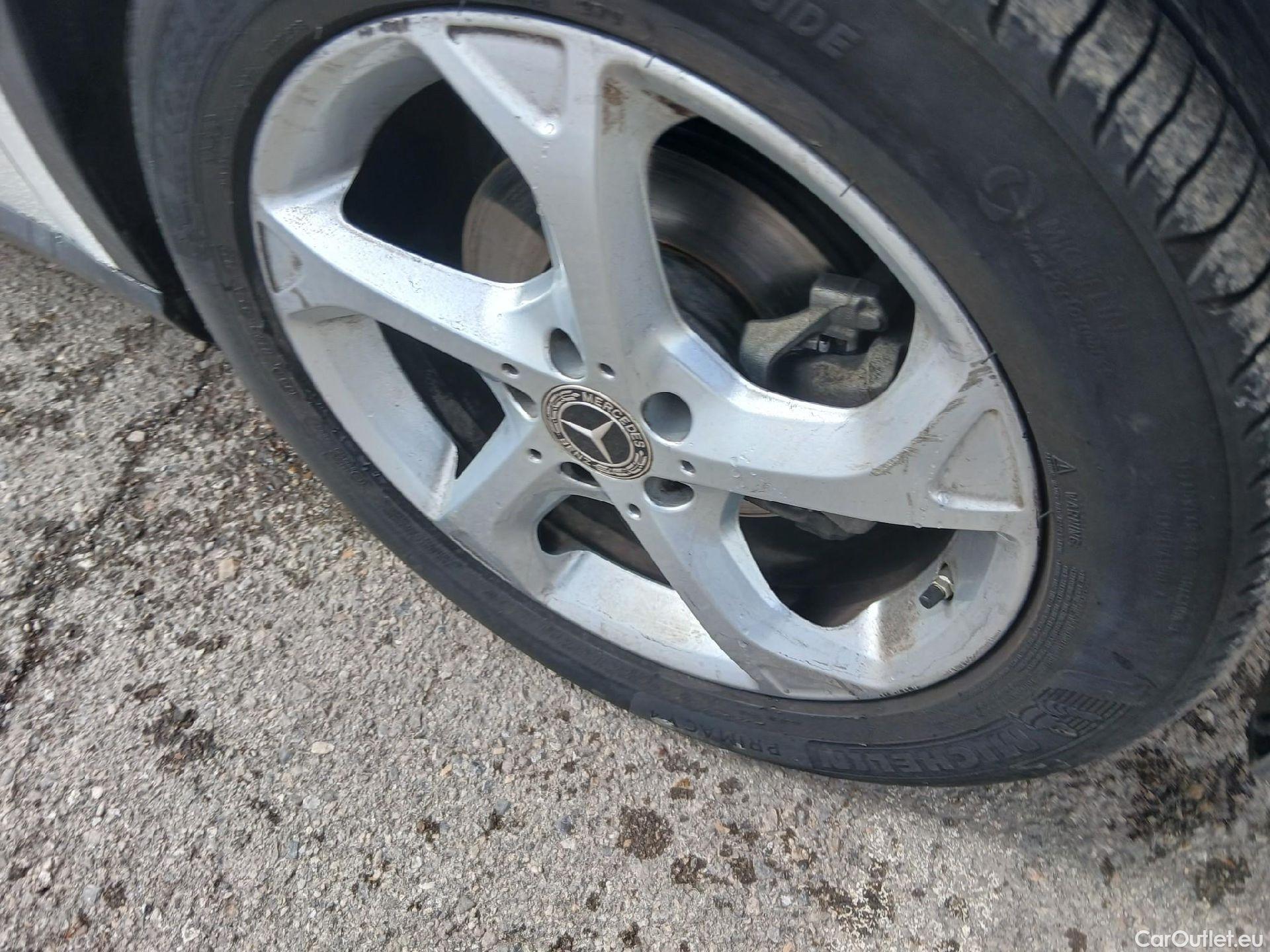  Mercedes  GLA MERCEDES-BENZ Clase  / 2017 / 5P / todoterreno  200 d #15