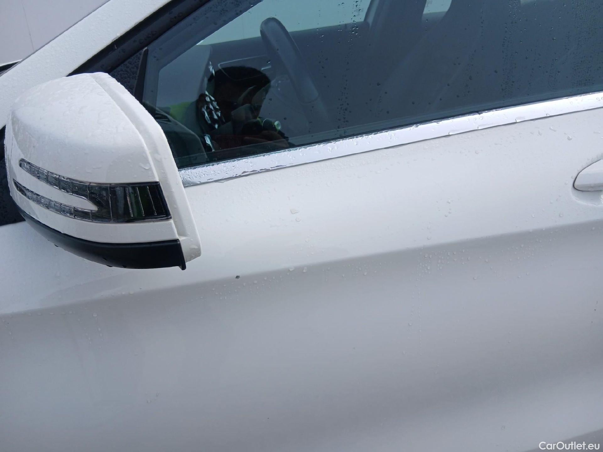  Mercedes  GLA MERCEDES-BENZ Clase  / 2017 / 5P / todoterreno  200 d #9