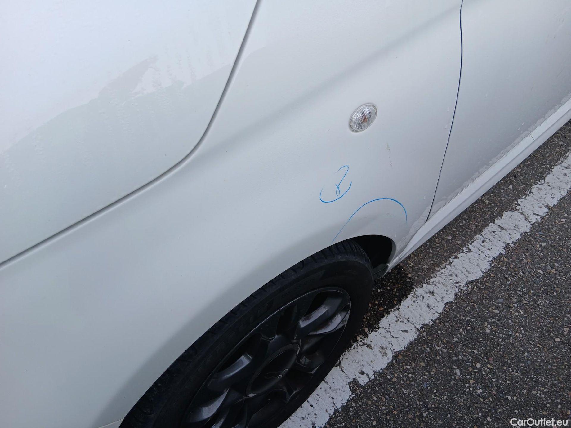  Fiat  500 FIAT  / 2015 / 3P / berlina con portón Connect 1.0 Hybrid 51KW (70 CV) #8