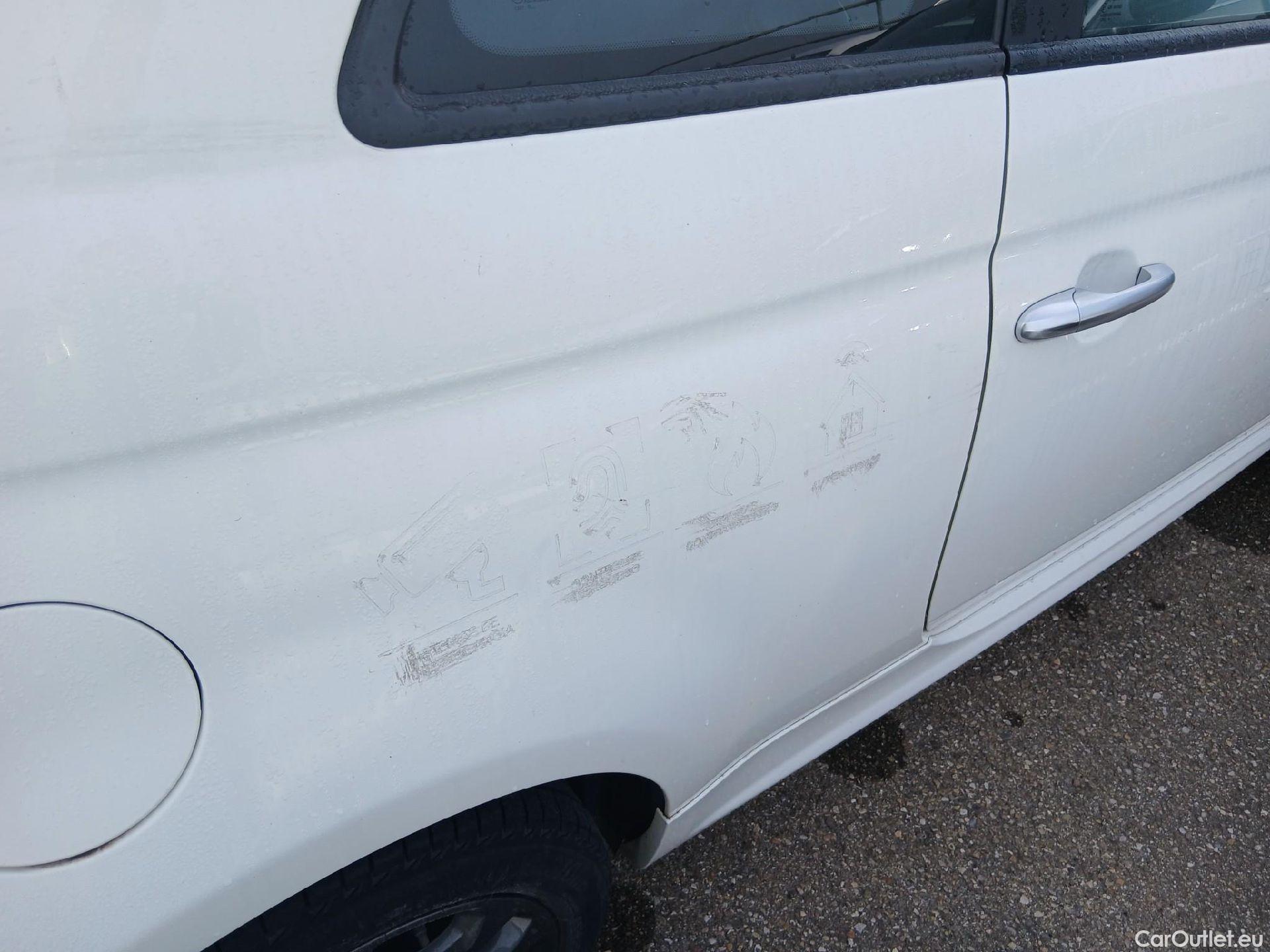  Fiat  500 FIAT  / 2015 / 3P / berlina con portón Connect 1.0 Hybrid 51KW (70 CV) #18