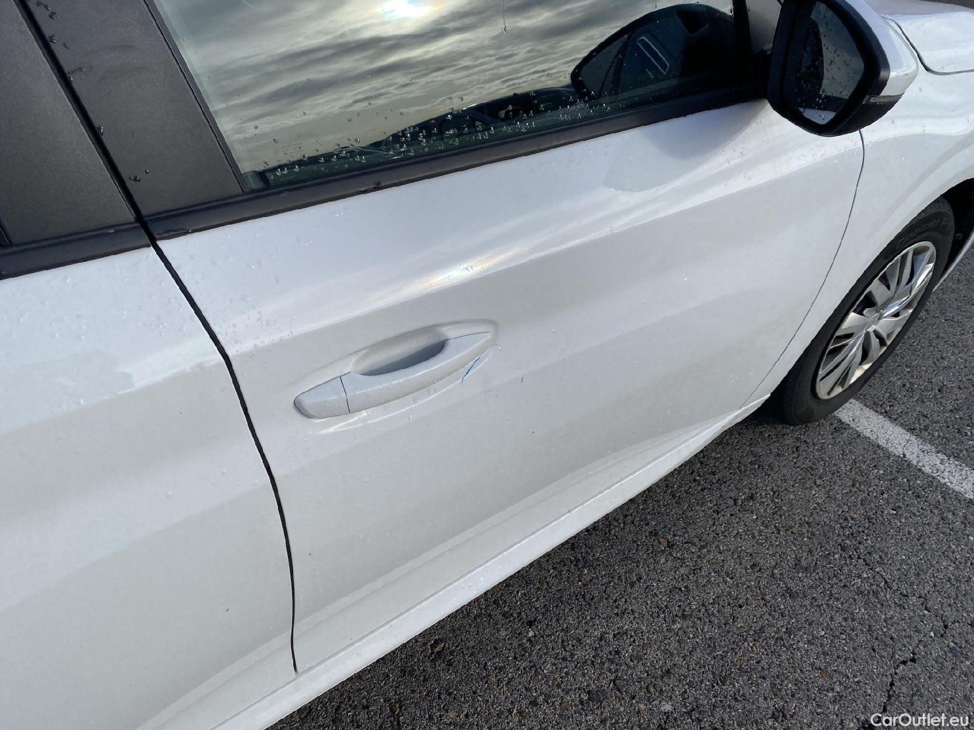  Peugeot  208 PEUGEOT  / 2019 / 5P / berlina con portón BlueHDi 73kW (100CV) Active #16