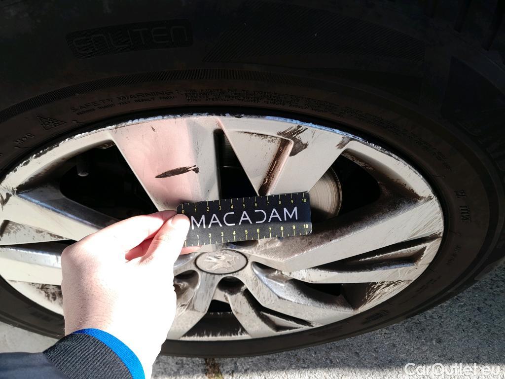  Peugeot  3008 PEUGEOT  / 2016 / 5P / todoterreno 1.5L BlueHDi 96kW (130CV) S&S Active (AC2) #9