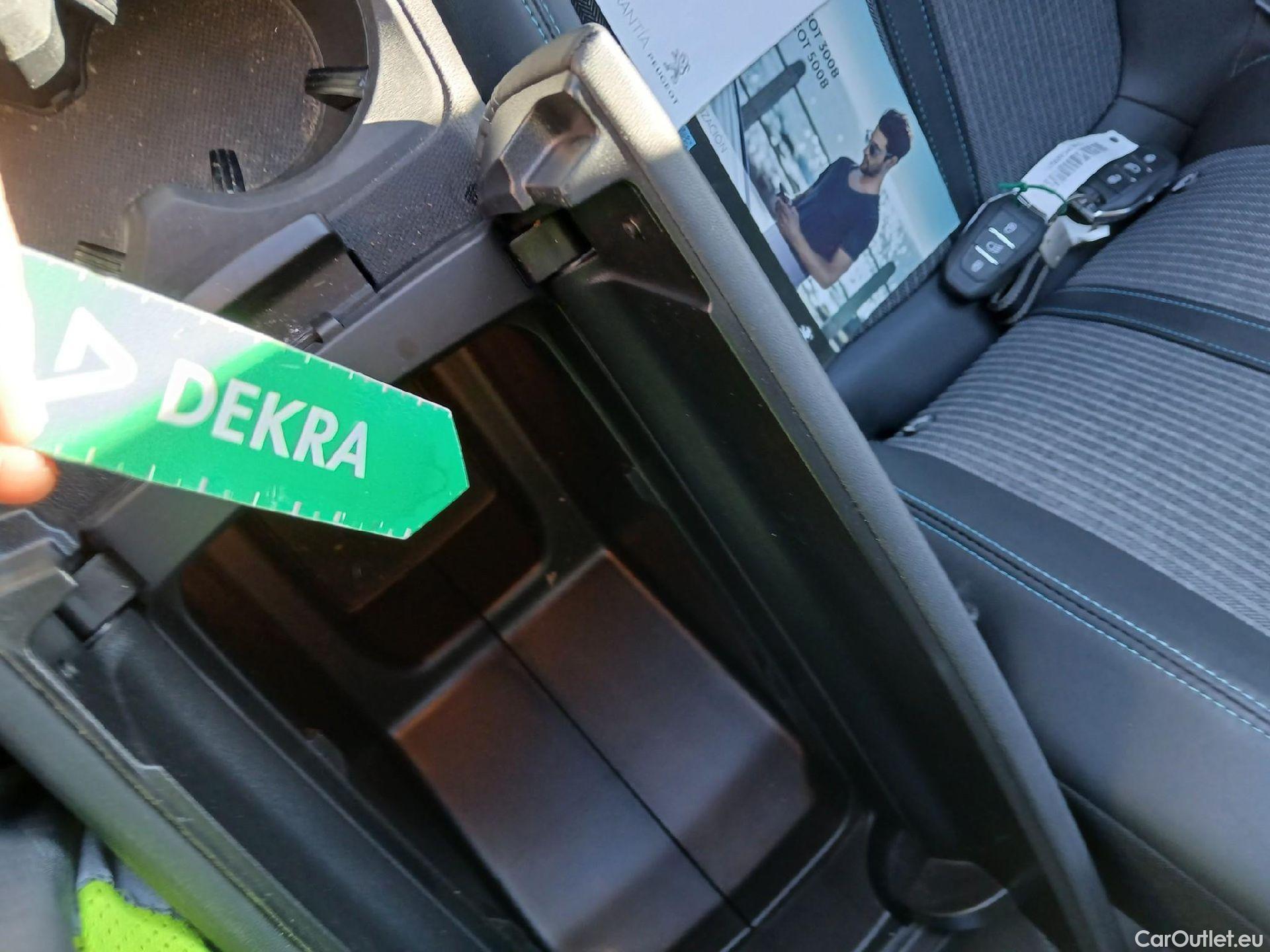  Peugeot  3008 PEUGEOT  Hybrid / 2020 / 5P / todoterreno 225 e-EAT8 Allure Pack #3