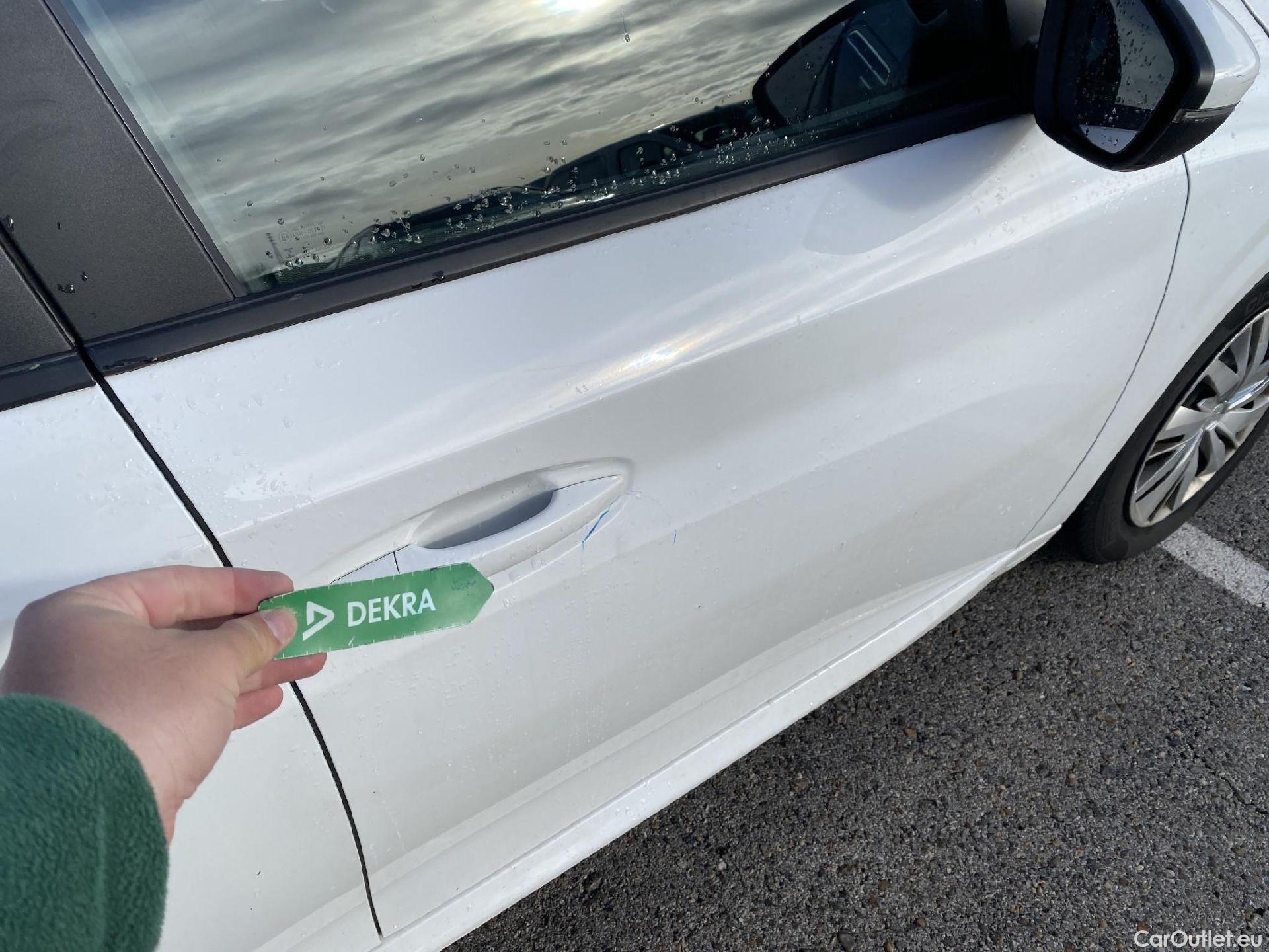  Peugeot  208 PEUGEOT  / 2019 / 5P / berlina con portón BlueHDi 73kW (100CV) Active #17