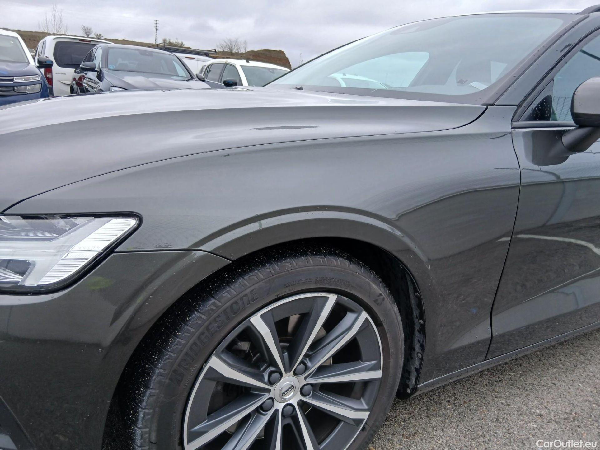  Volvo  V60 VOLVO  / 2018 / 5P / familiar 2.0 B4 (D) Momentum Auto #9