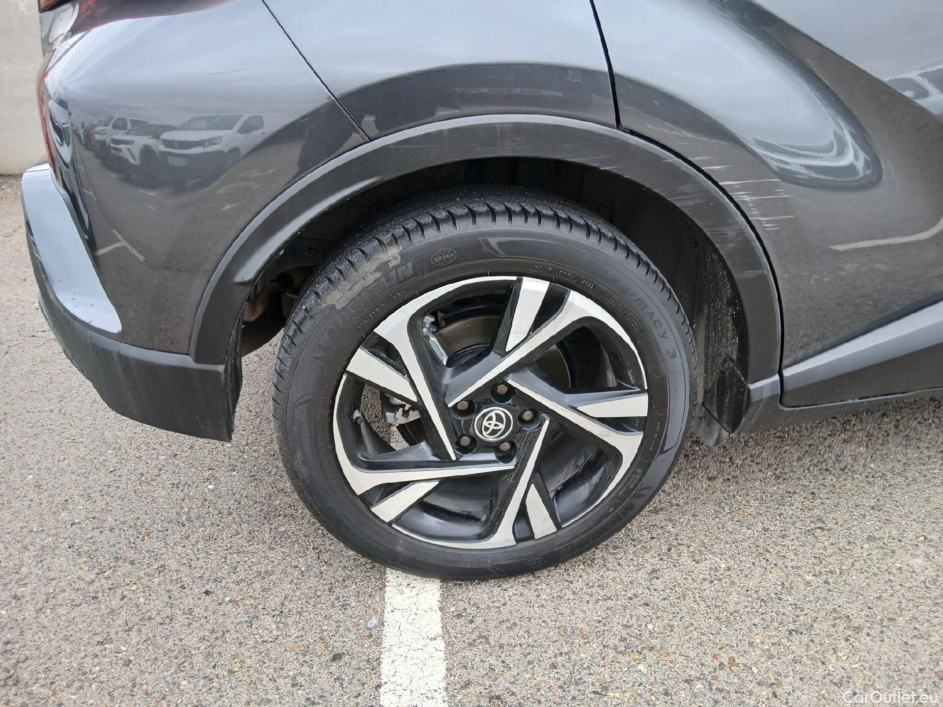  Toyota  C-HR TOYOTA  / 2019 / 5P / todoterreno 2.0 180H Advance #39