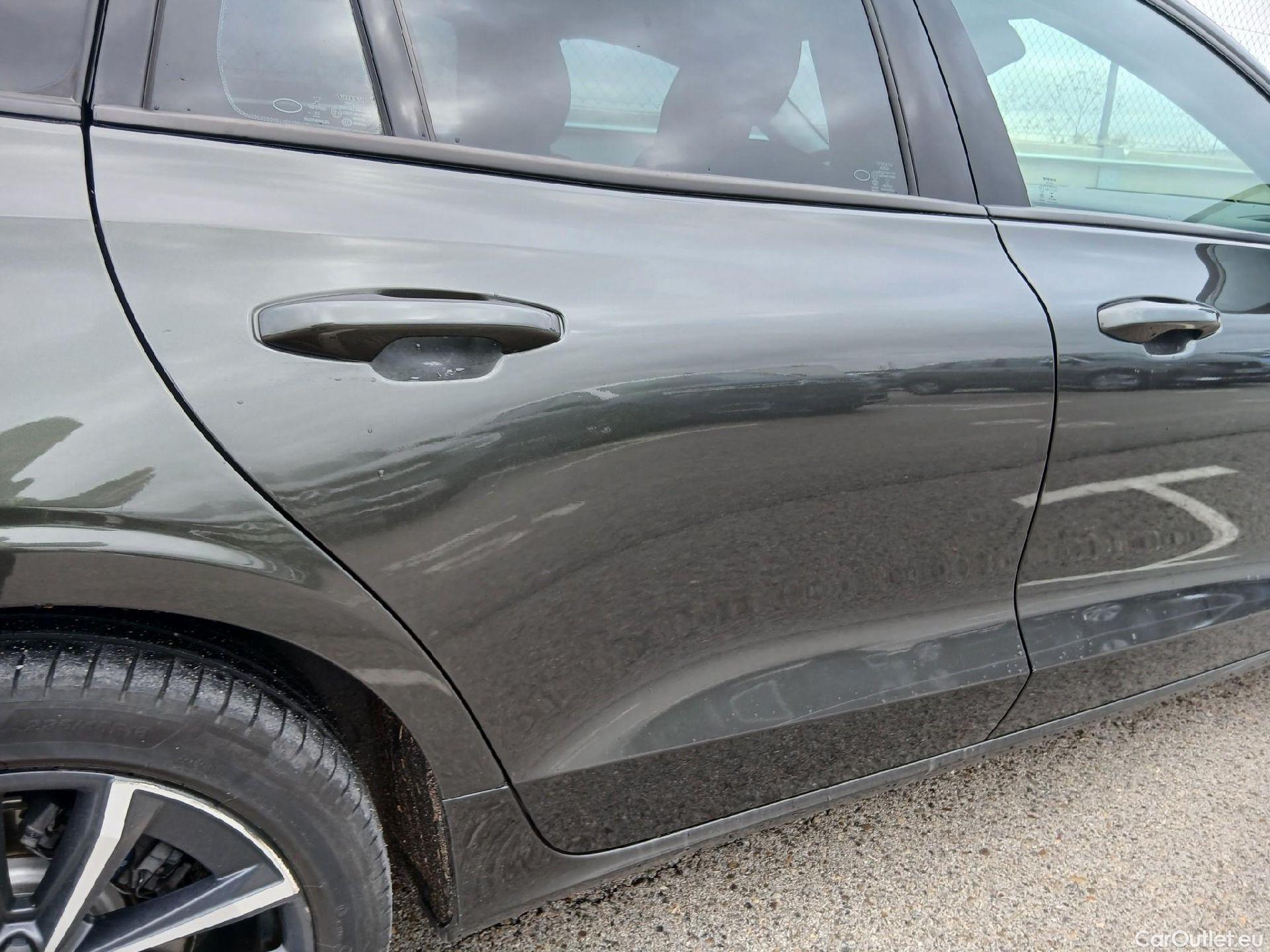  Volvo  V60 VOLVO  / 2018 / 5P / familiar 2.0 B4 (D) Momentum Auto #35