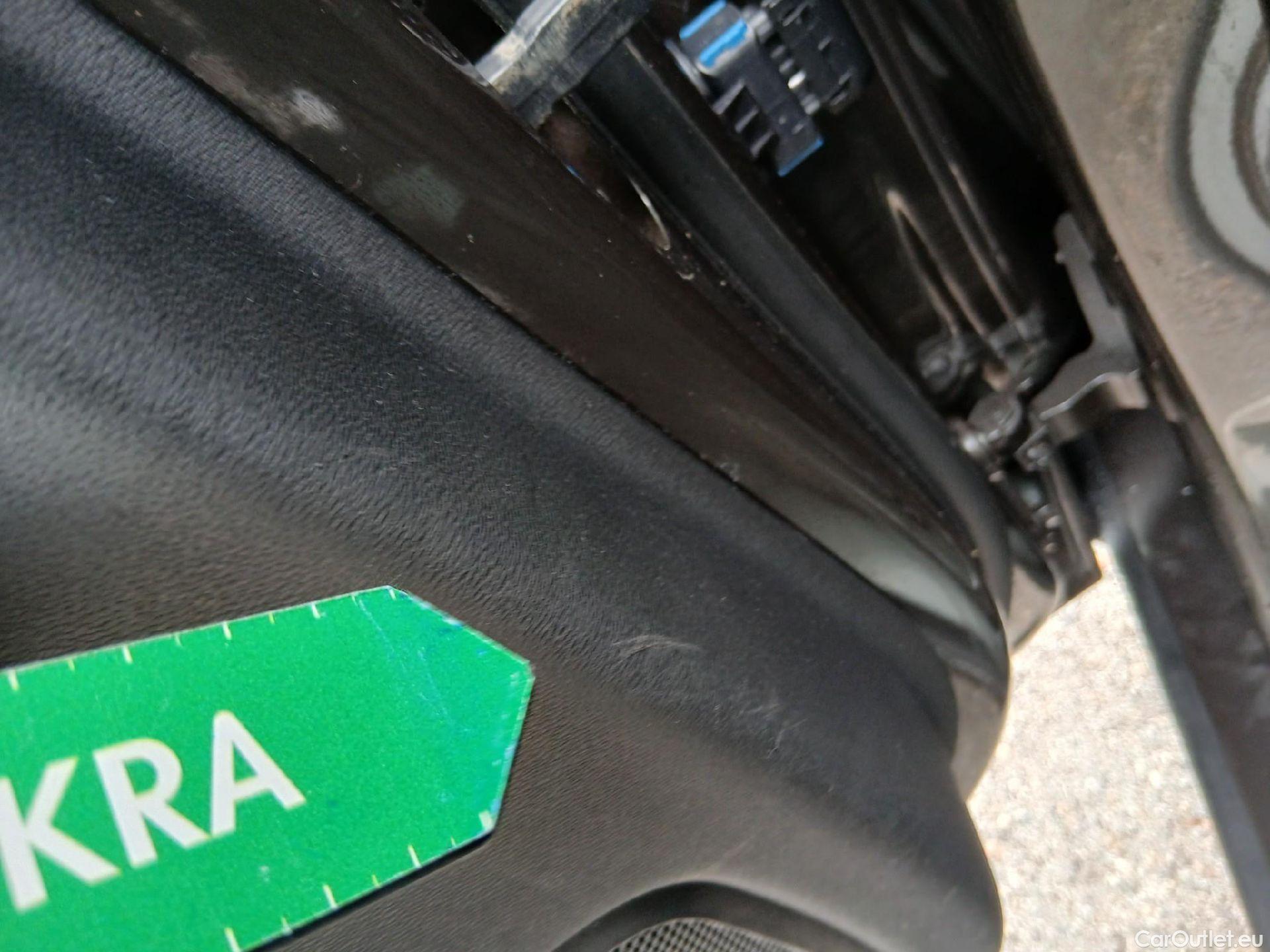  Volvo  V60 VOLVO  / 2018 / 5P / familiar 2.0 B4 (D) Momentum Auto #24