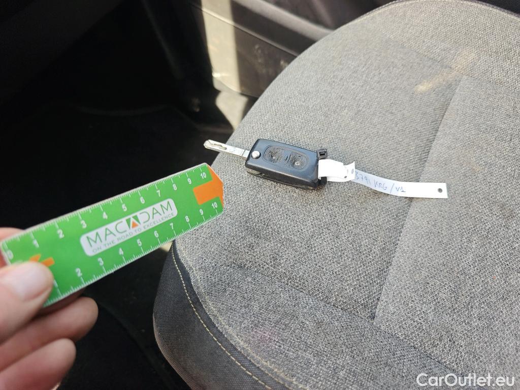  Citroen  Berlingo CITROEN  / 2015 / 4P / combi Multispace LIVE Edit.BlueHDi 74KW (100CV (AC) #6