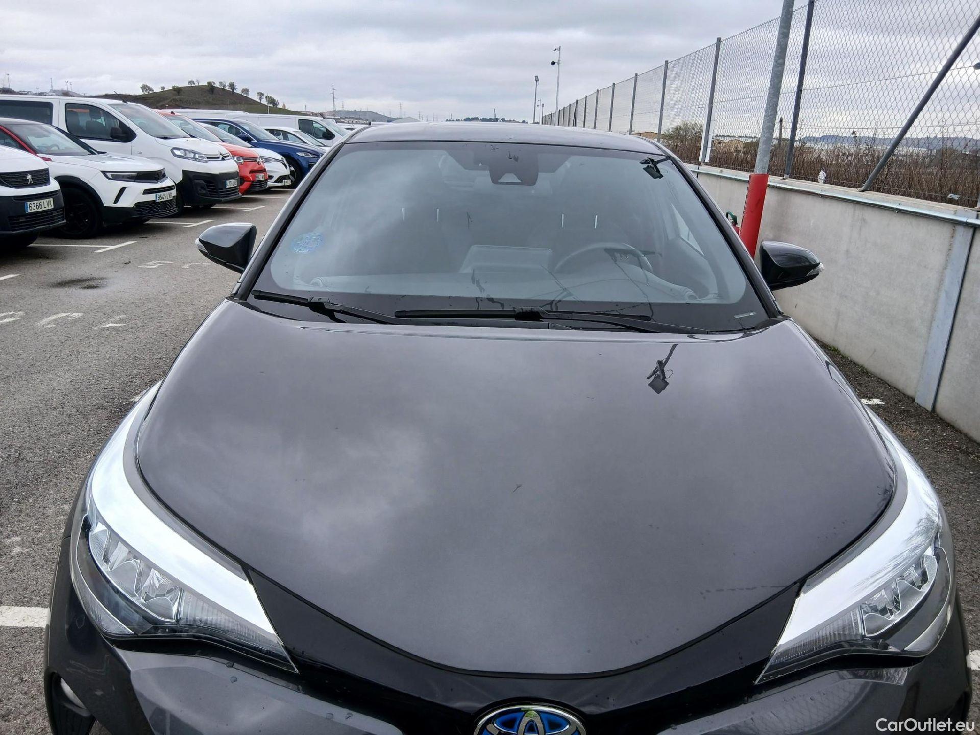  Toyota  C-HR TOYOTA  / 2019 / 5P / todoterreno 2.0 180H Advance #4