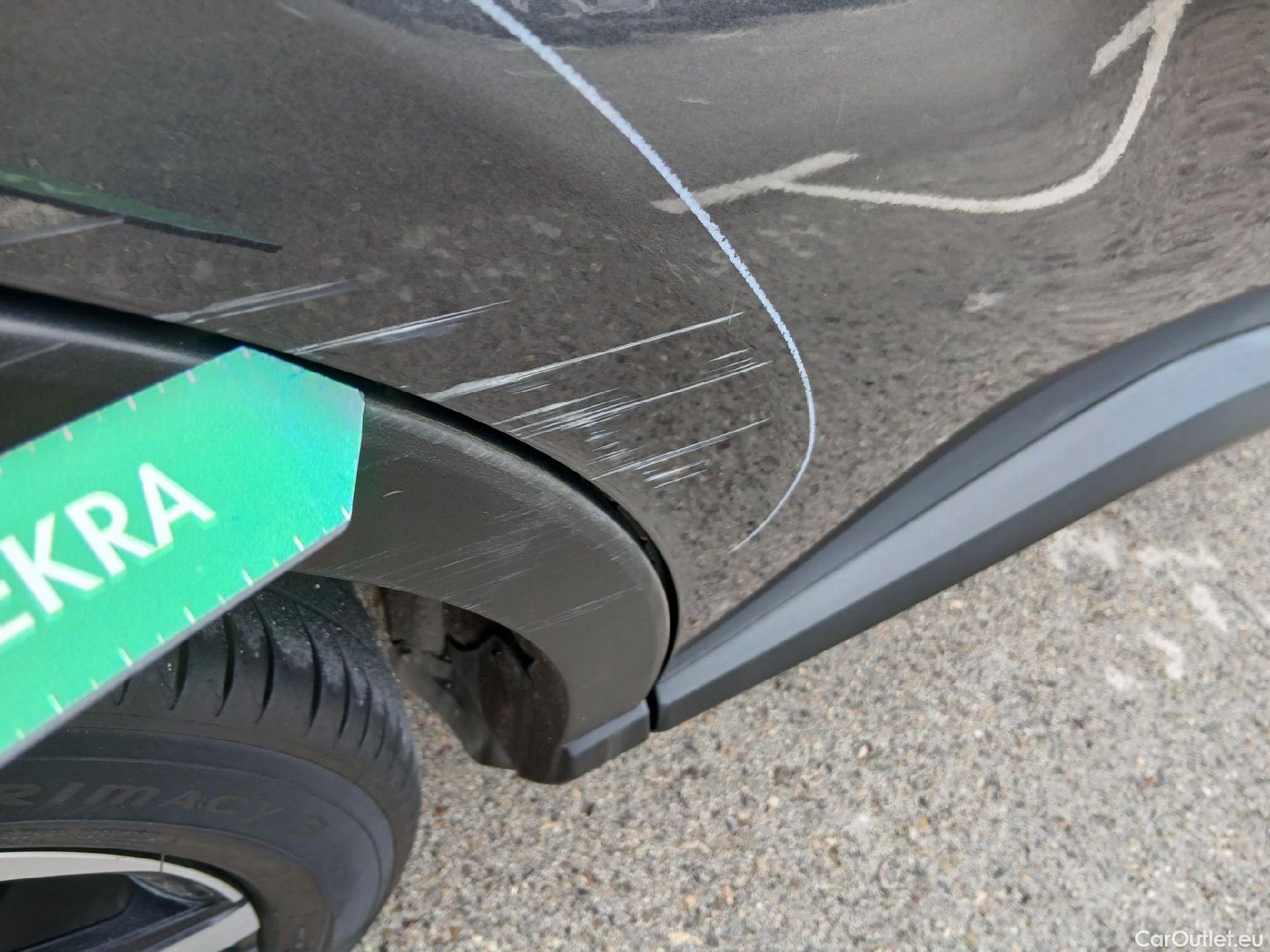  Toyota  C-HR TOYOTA  / 2019 / 5P / todoterreno 2.0 180H Advance #40