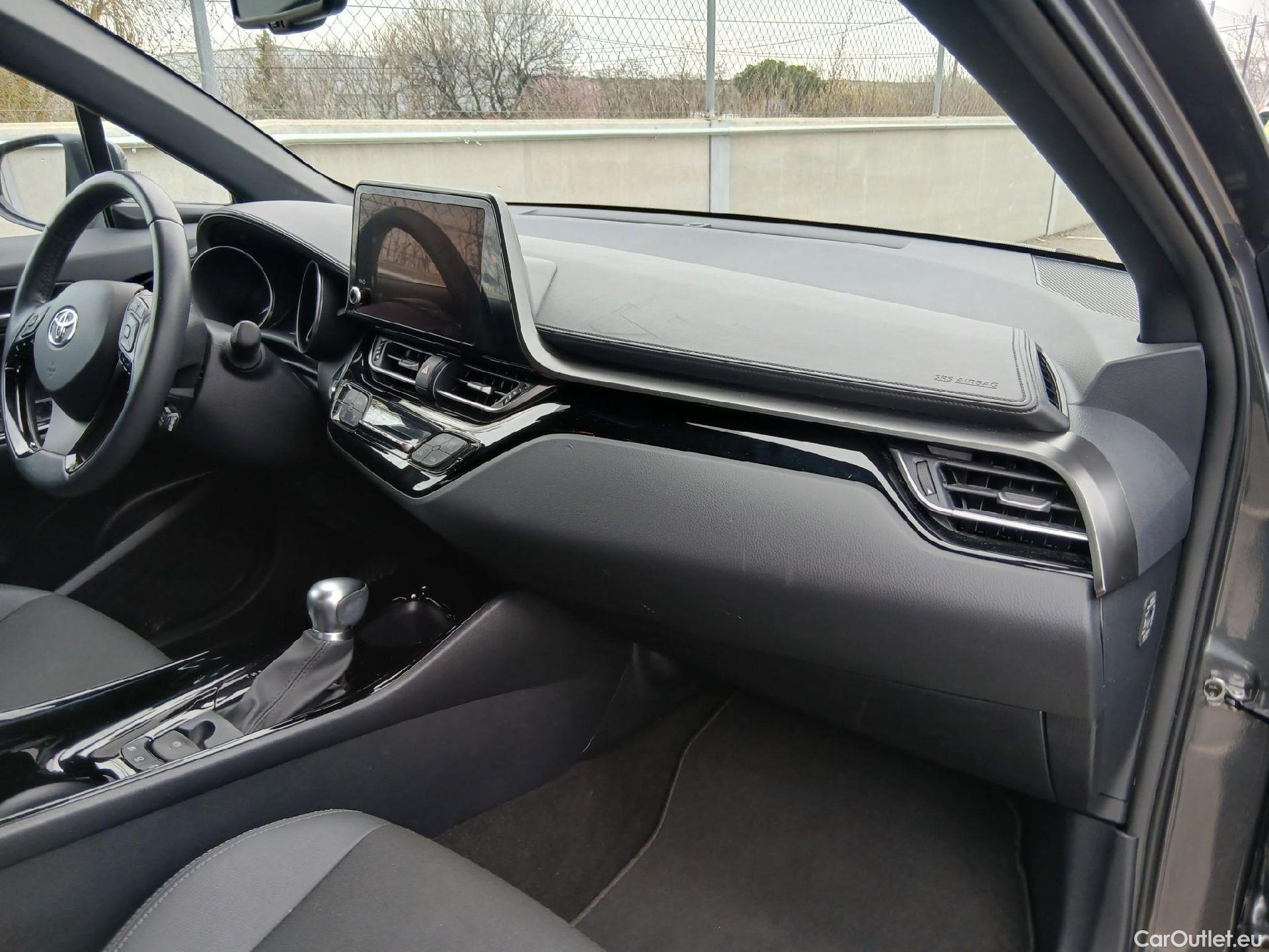  Toyota  C-HR TOYOTA  / 2019 / 5P / todoterreno 2.0 180H Advance #47