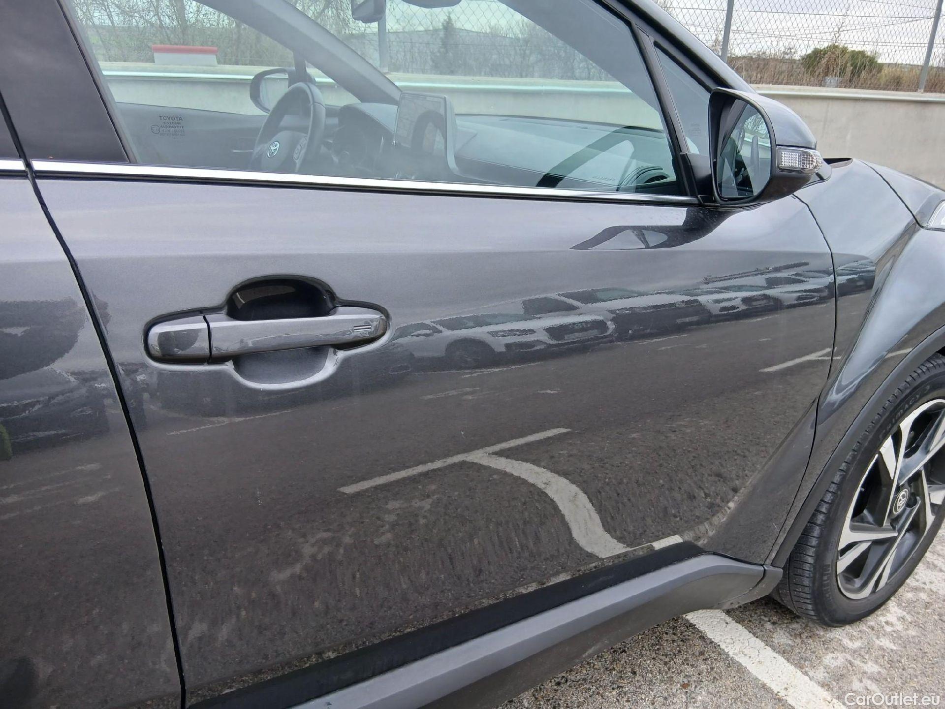  Toyota  C-HR TOYOTA  / 2019 / 5P / todoterreno 2.0 180H Advance #43