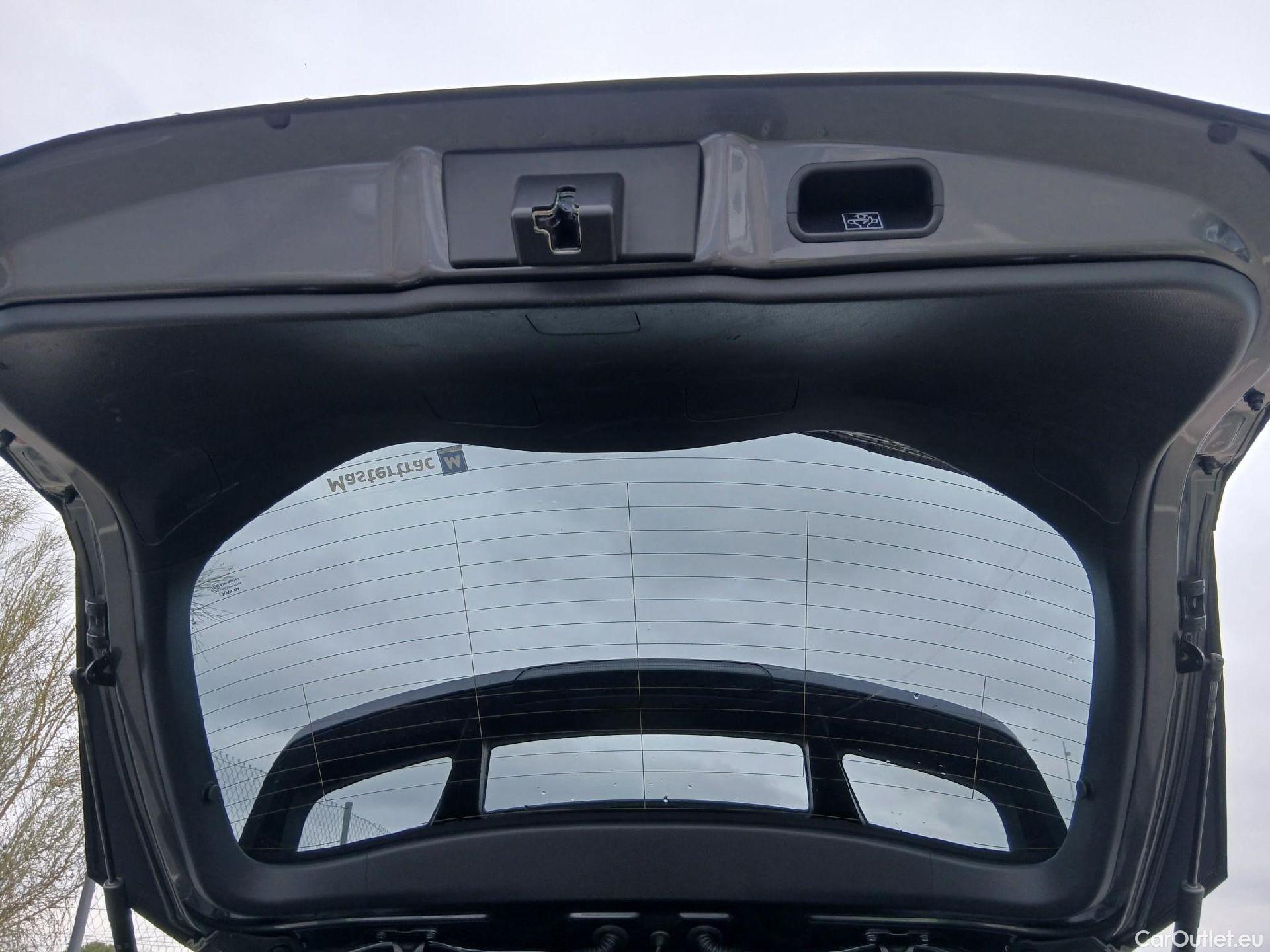  Toyota  C-HR TOYOTA  / 2019 / 5P / todoterreno 2.0 180H Advance #32