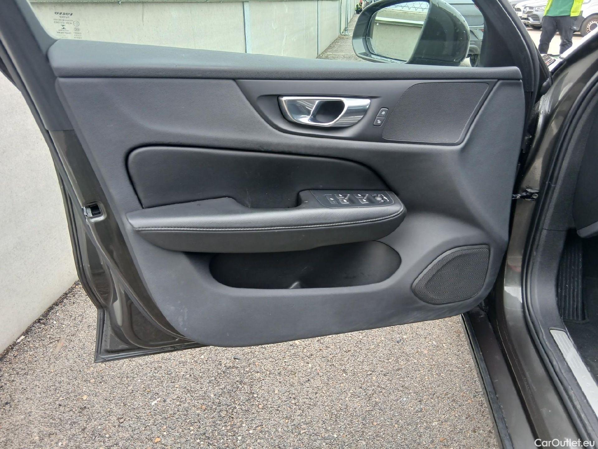  Volvo  V60 VOLVO  / 2018 / 5P / familiar 2.0 B4 (D) Momentum Auto #17