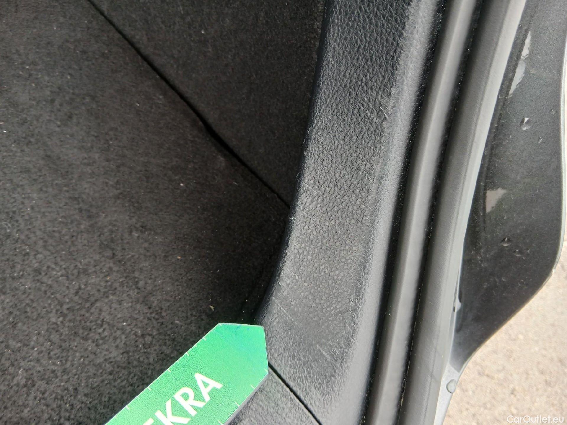  Toyota  C-HR TOYOTA  / 2019 / 5P / todoterreno 2.0 180H Advance #34