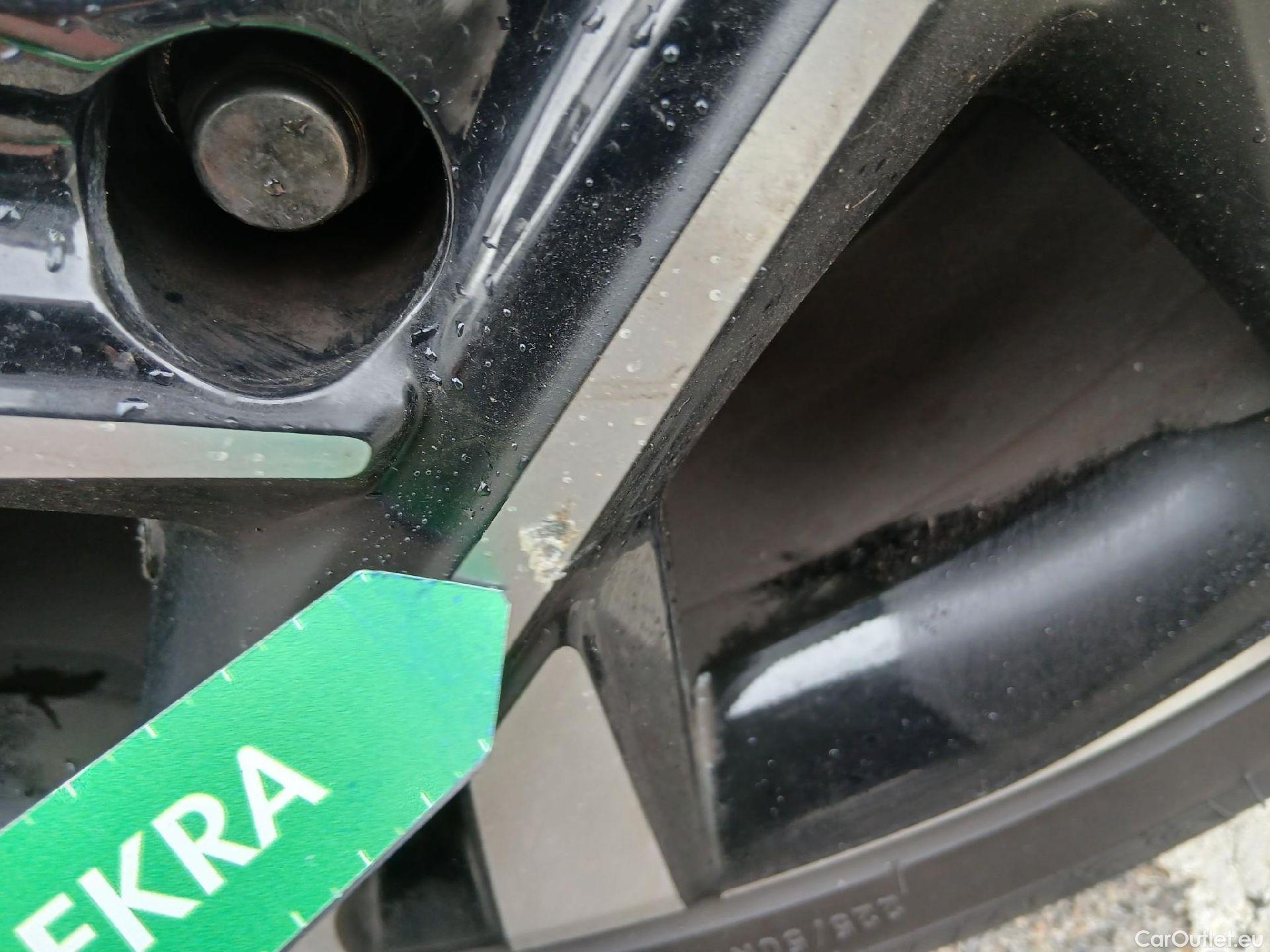  Toyota  C-HR TOYOTA  / 2019 / 5P / todoterreno 2.0 180H Advance #9