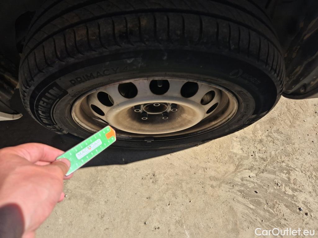  Opel  Combo OPEL  / 2018 / 4P / furgón derivado de turismo 1.6TD S/S 74kW(100CV) Express XL H1 1000 #44