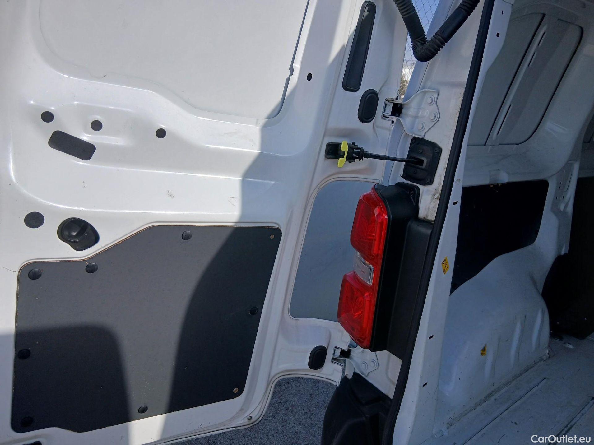  Opel  Vivaro OPEL  / 2019 / 4P / furgón 1.5 Diésel 74kW(100CV)M Std Exp #4