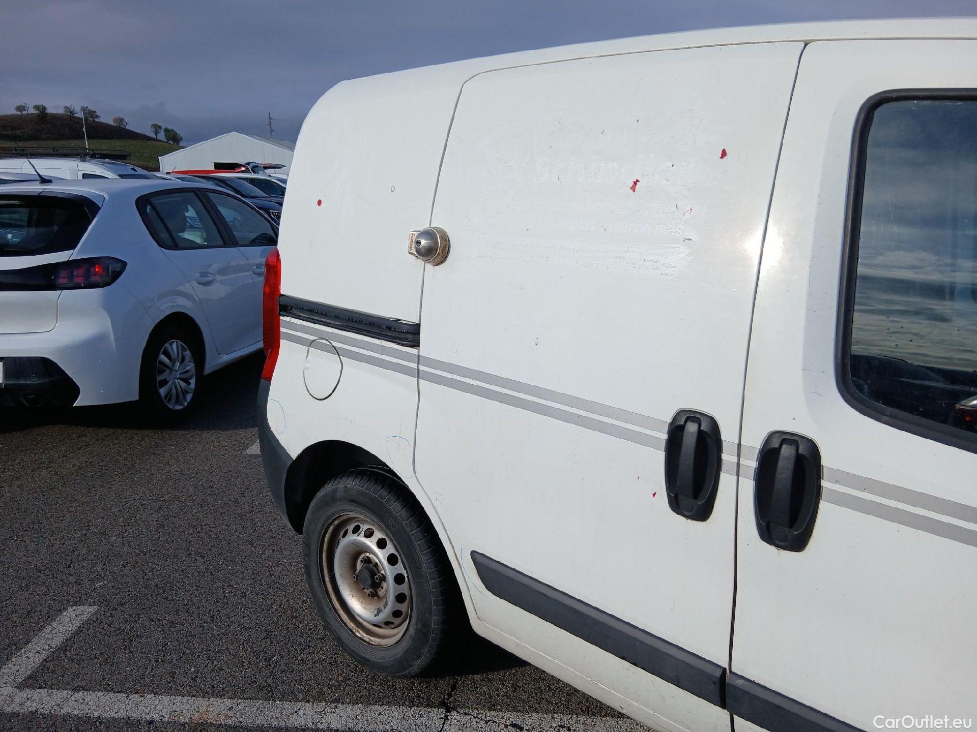  Fiat  Fiorino FIAT  / 2016 / 3P / furgón derivado de turismo Cargo Base 1.3 Mjet 59kW (80CV) E6 #25