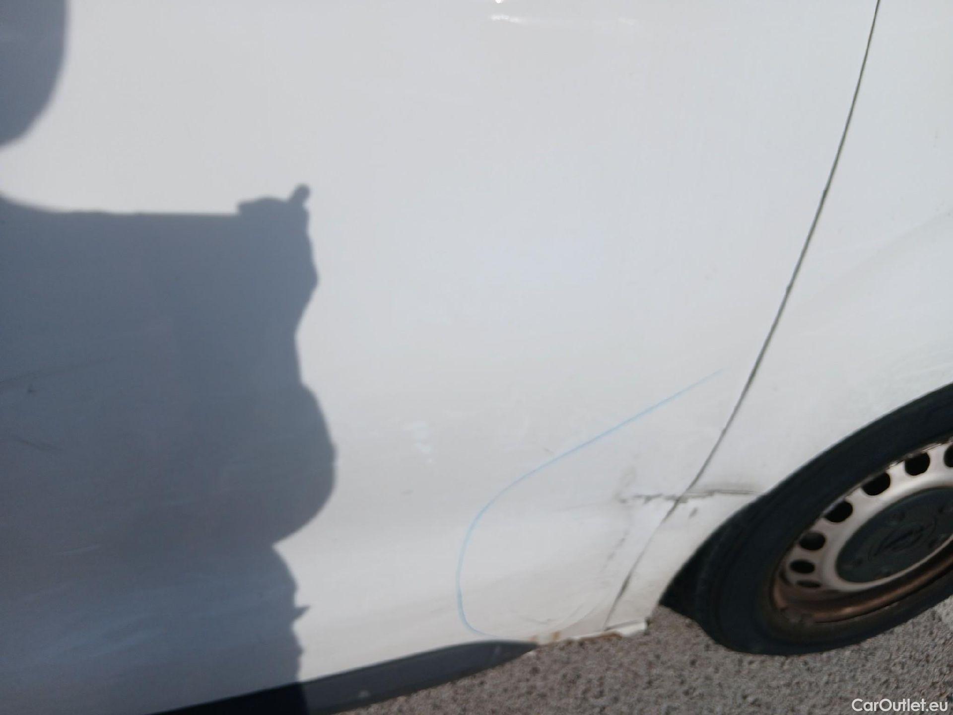  Opel  Vivaro OPEL  / 2019 / 4P / furgón 1.5 Diésel 74kW(100CV)M Std Exp #47