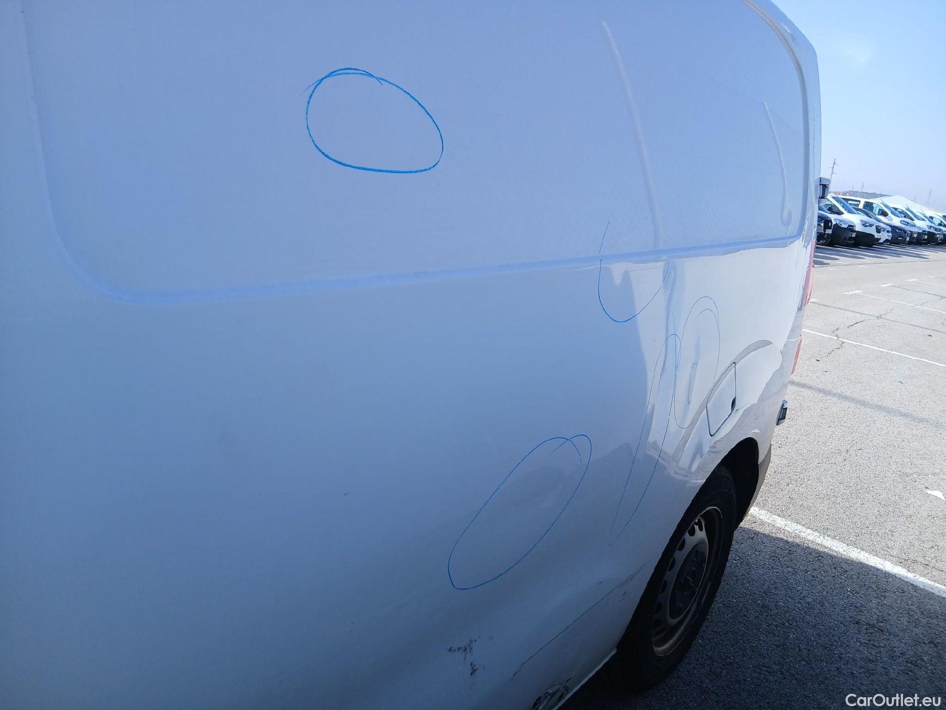  Opel  Vivaro OPEL  / 2019 / 4P / furgón 1.5 Diésel 74kW(100CV)M Std Exp #32