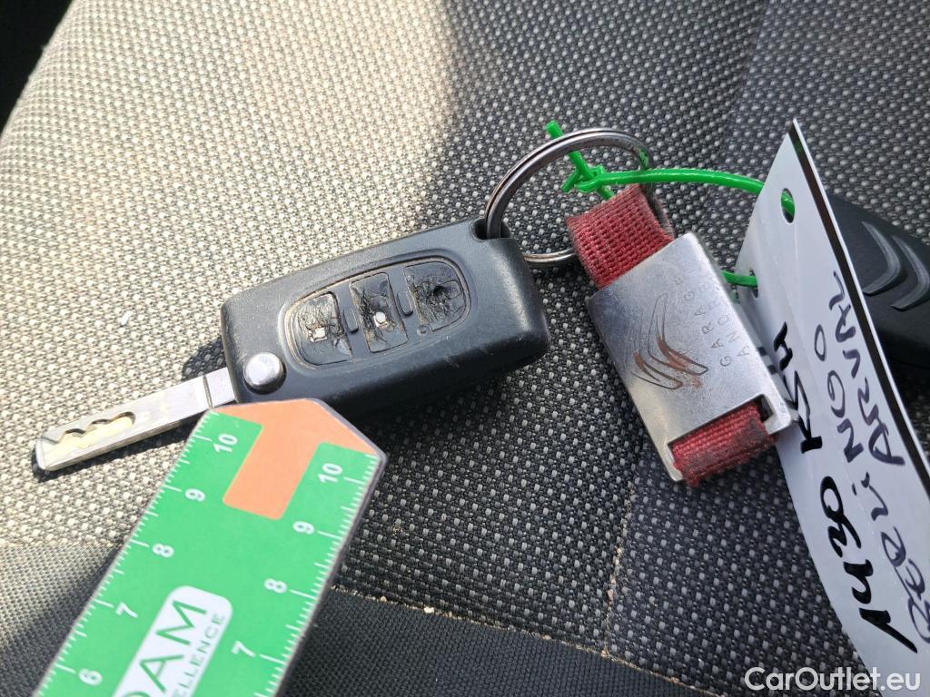  Citroen  Berlingo CITROEN  / 2015 / 3P / furgón derivado de turismo BlueHDI 74KW (100CV) (AC) #4