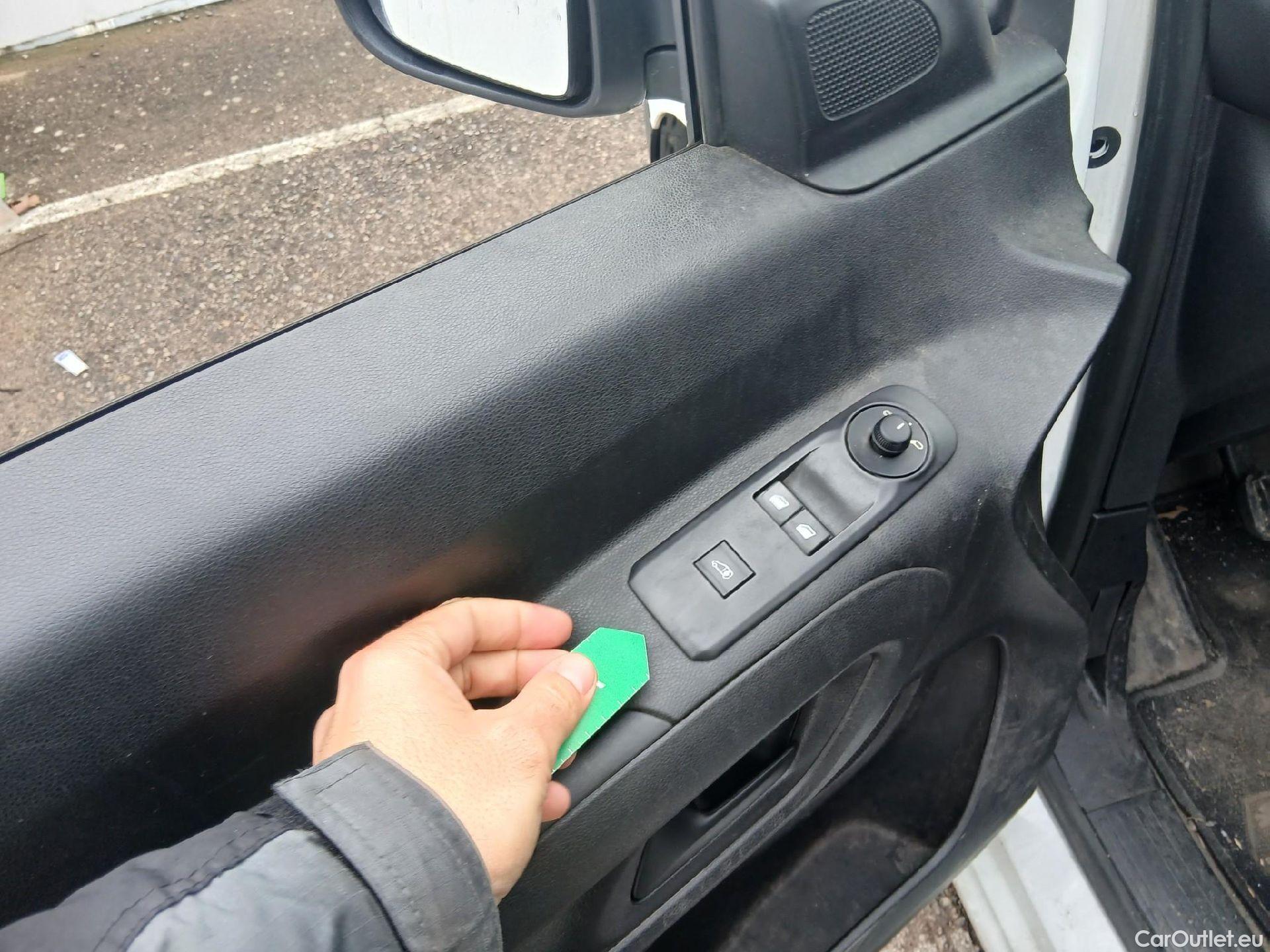  Peugeot  Partner PEUGEOT  / 2018 / 3P / furgón derivado de turismo Pro Standard 600kg BlueHDi 73kW (AC) #36