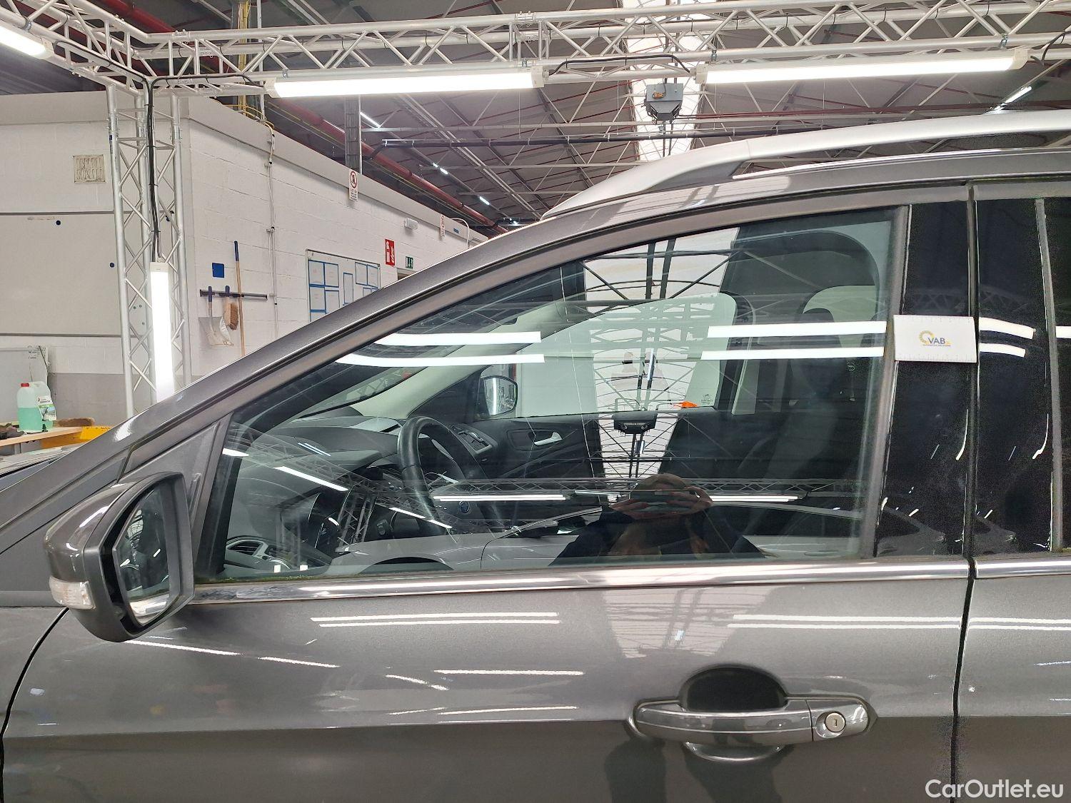  Ford  Kuga Ford,  FL'16, Ford  1.5 TDCi 4x2 88kW Business Class 5d #100