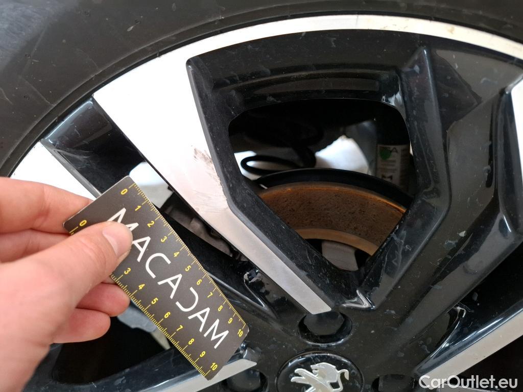  Peugeot  2008  Allure Business 1.5 HDi 130CV BVA8 E6d #23