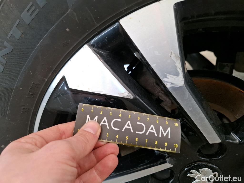  Peugeot  2008  Allure Business 1.5 HDi 130CV BVA8 E6d #24