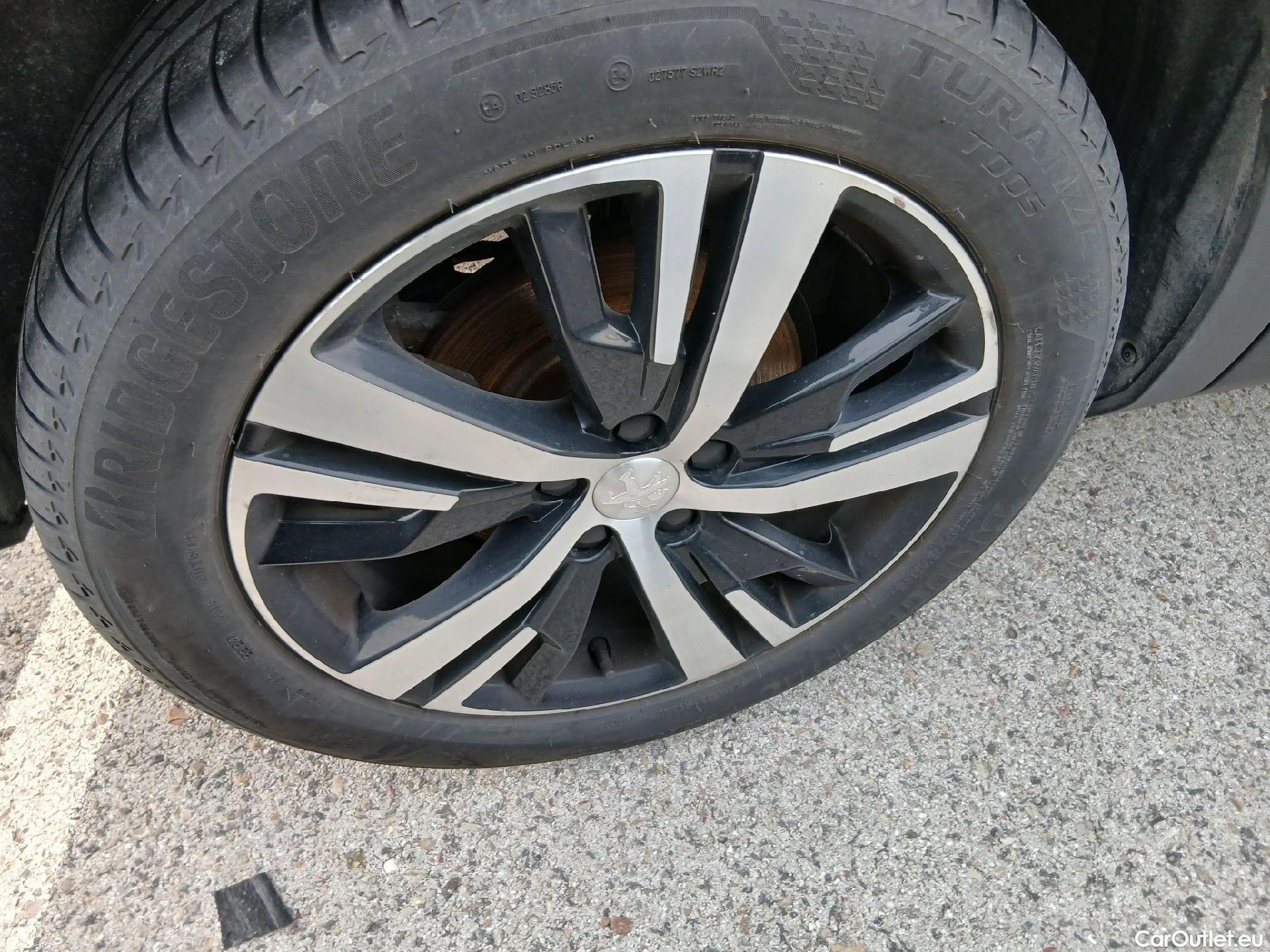  Peugeot  3008 PEUGEOT  / 2020 / 5P / todoterreno 1.5 BlueHDi 96kW S&S GT EAT8 #8