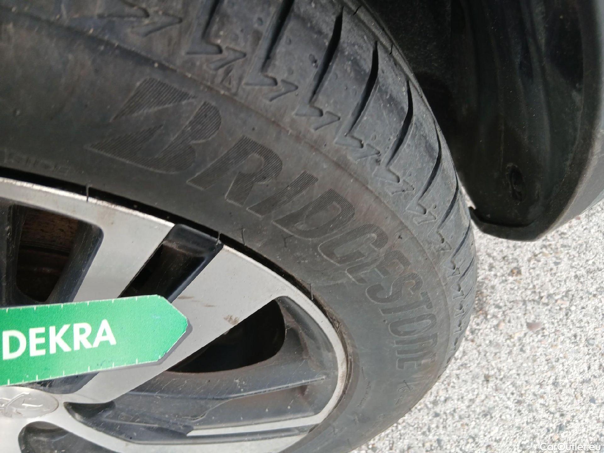  Peugeot  3008 PEUGEOT  / 2020 / 5P / todoterreno 1.5 BlueHDi 96kW S&S GT EAT8 #6