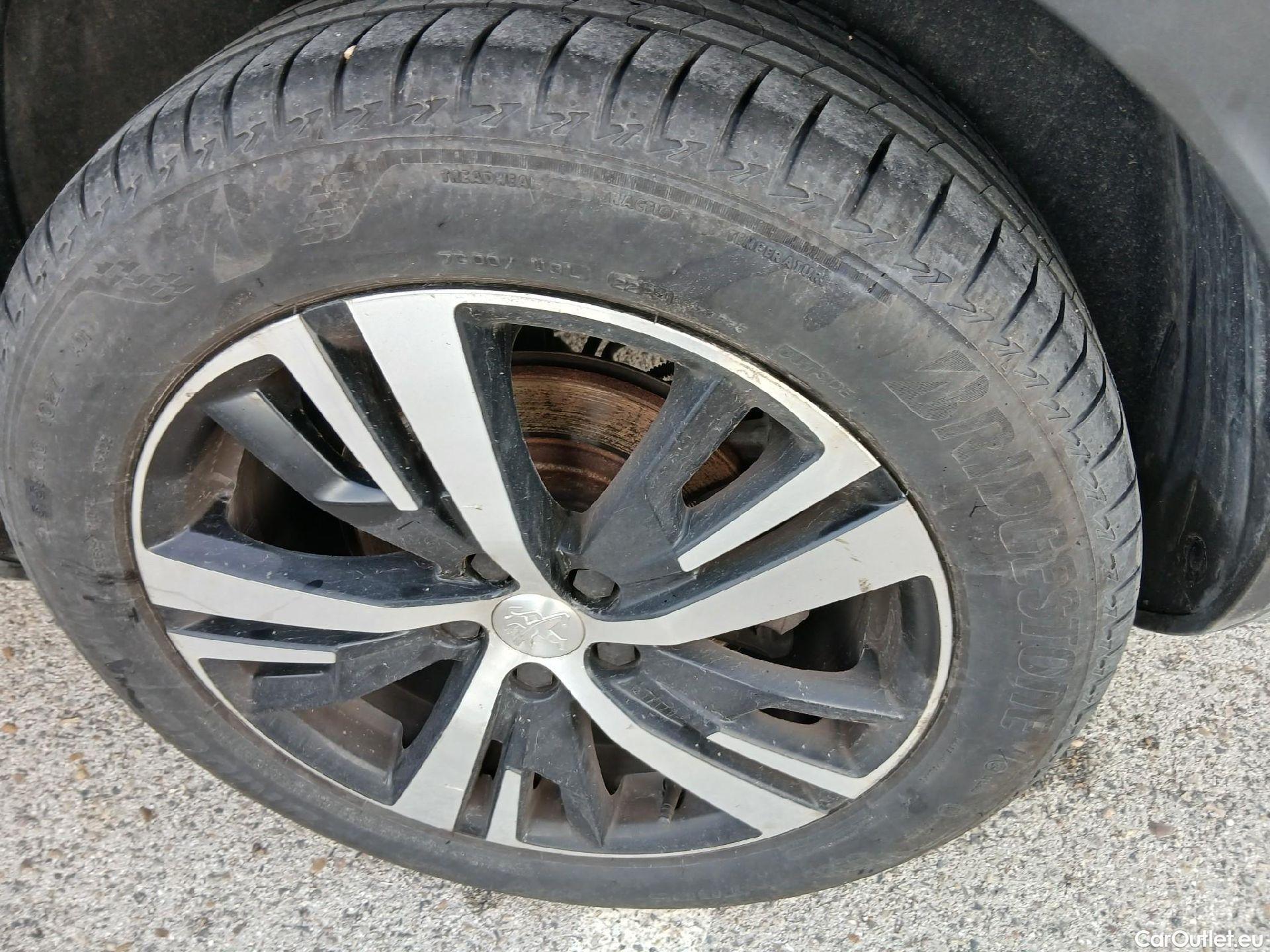  Peugeot  3008 PEUGEOT  / 2020 / 5P / todoterreno 1.5 BlueHDi 96kW S&S GT EAT8 #7