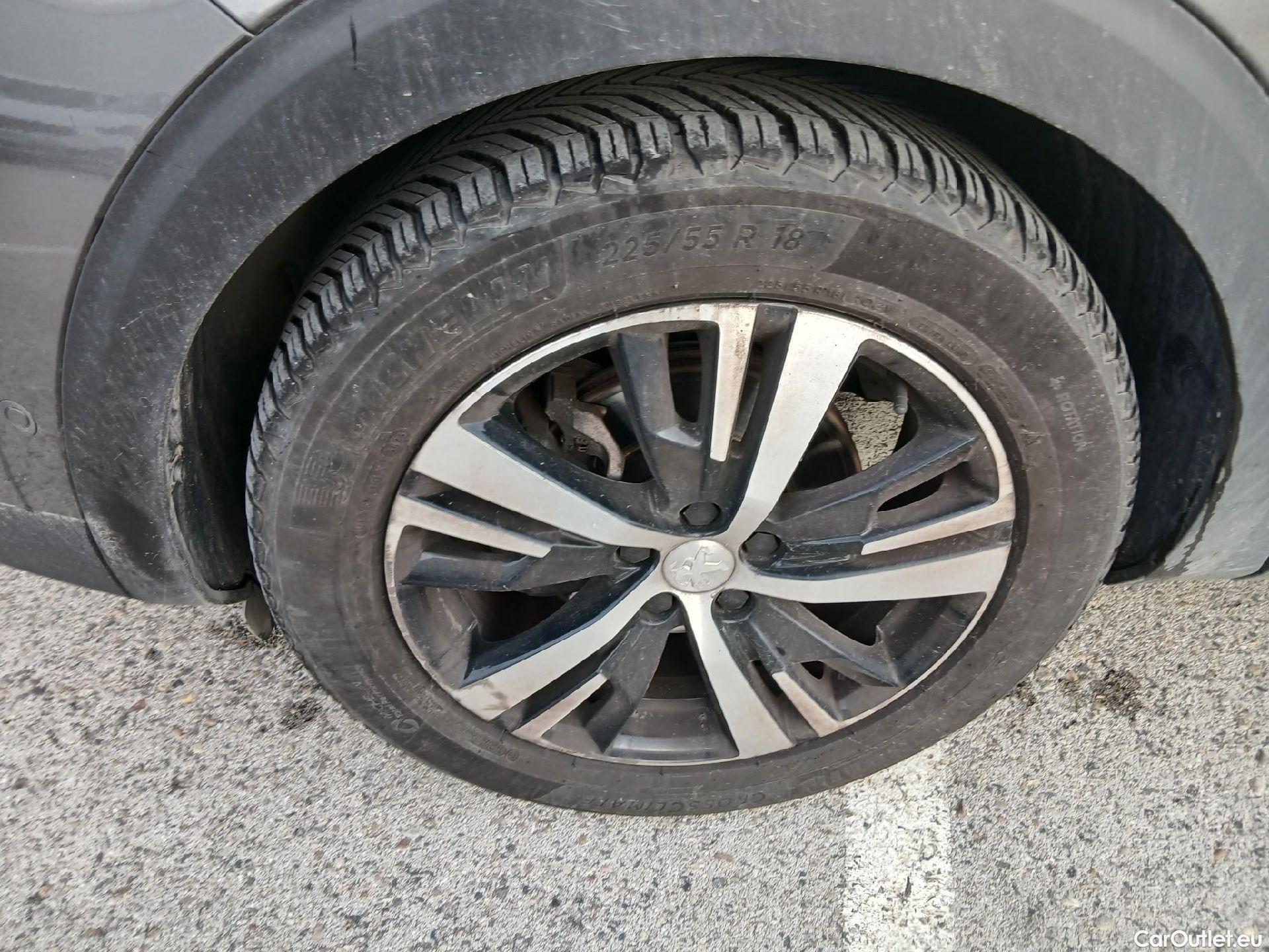  Peugeot  3008 PEUGEOT  / 2020 / 5P / todoterreno 1.5 BlueHDi 96kW S&S GT EAT8 #4